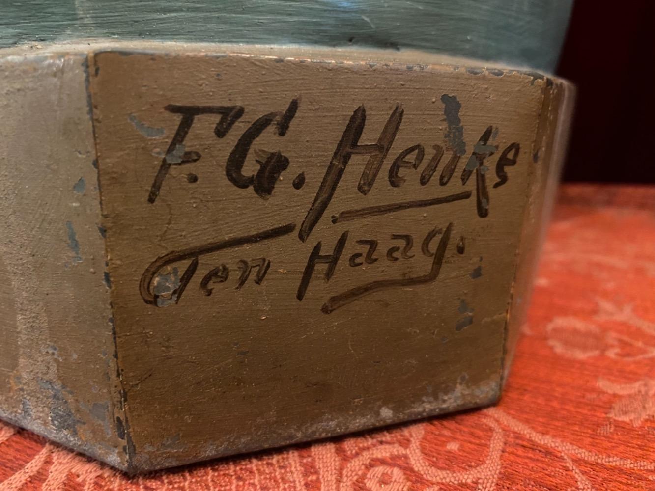 1 Gothic - style St. Mary Statue