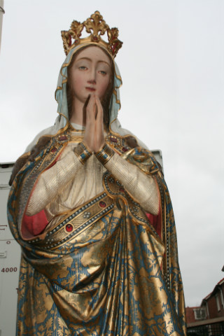 1 Gothic - style St. Mary Statue