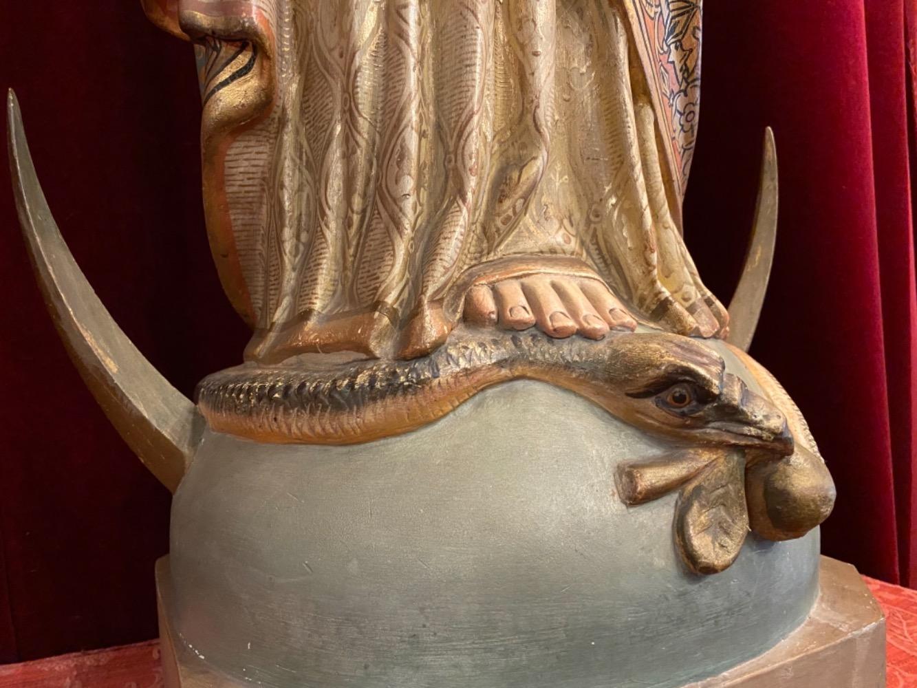 1 Gothic - style St. Mary Statue