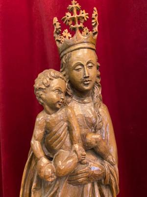 St. Mary With Child  style Gothic - style en Fully Hand - Carved Wood Walnut, France 19 th century