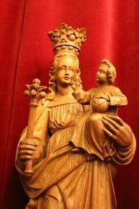 St. Mary With Child. By Gustaaf Delafontaine. style Gothic - style en FULLY HAND-CARVED OAK, Belgium 20th century