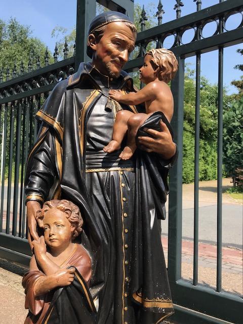 1 Gothic - style St. Vincentius Statue