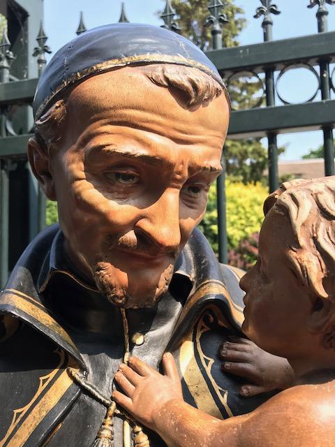 1 Gothic - style St. Vincentius Statue