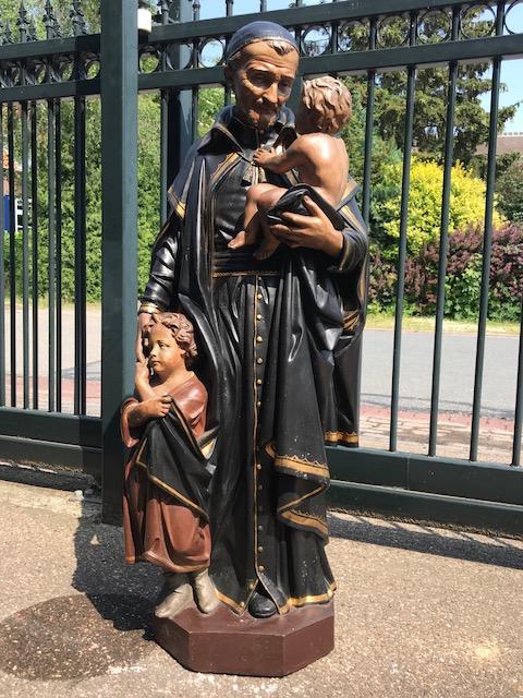 1 Gothic - style St. Vincentius Statue