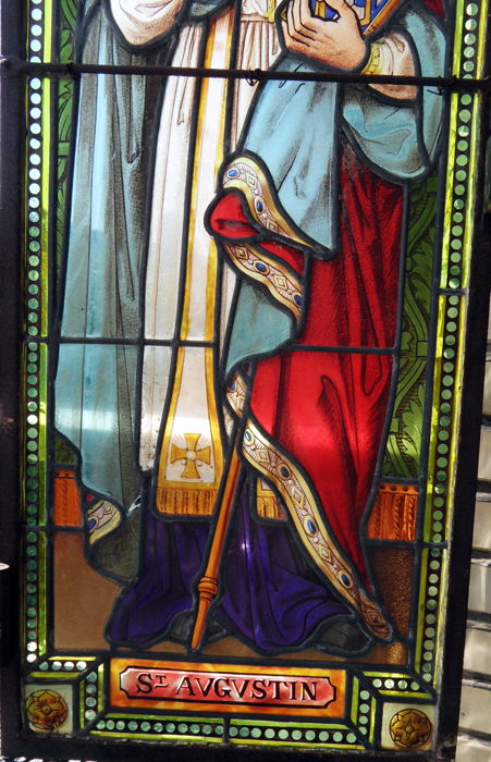 1 Gothic - style Stainded Glass Window. Weight 8.3 Kgs.