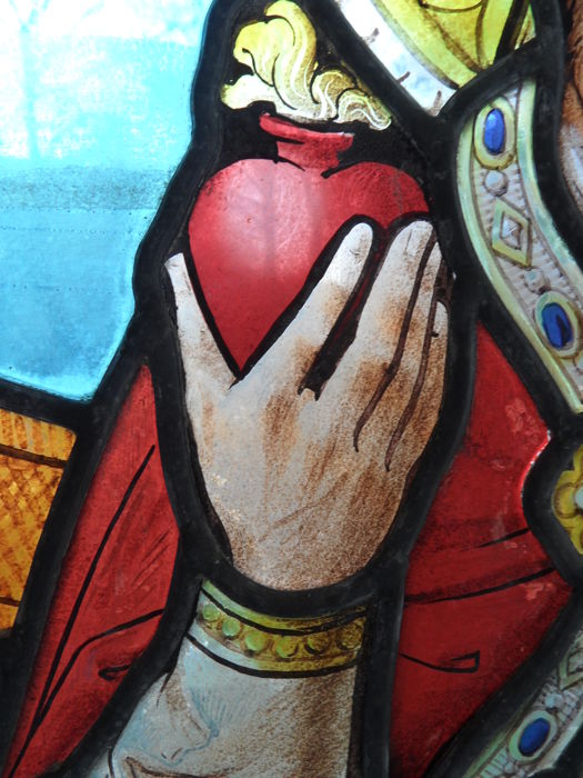 1 Gothic - style Stainded Glass Window. Weight 8.3 Kgs.