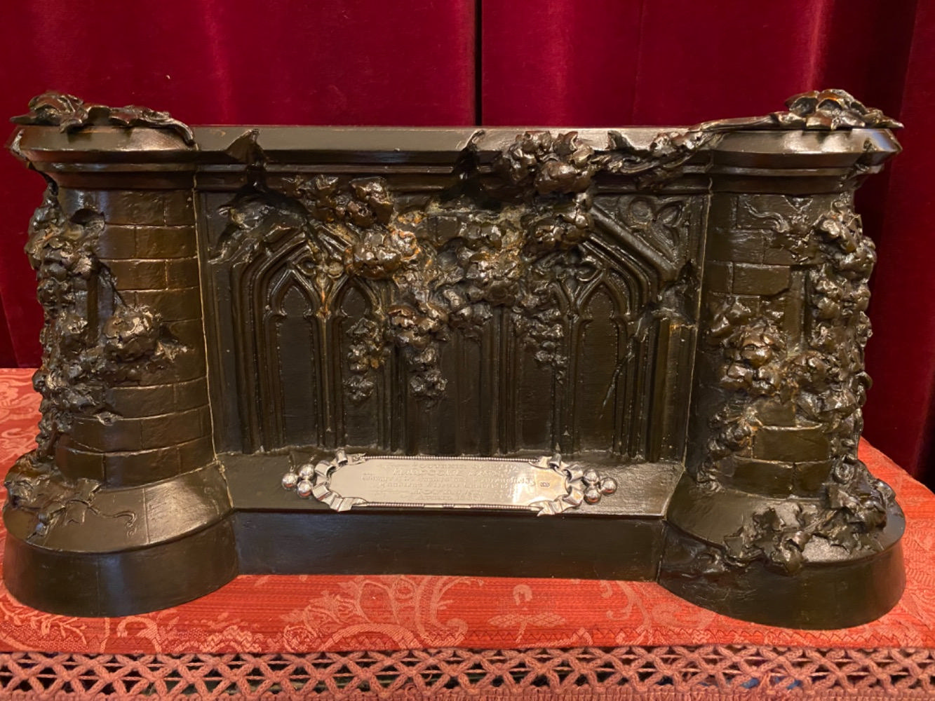 1 Gothic - style Stand