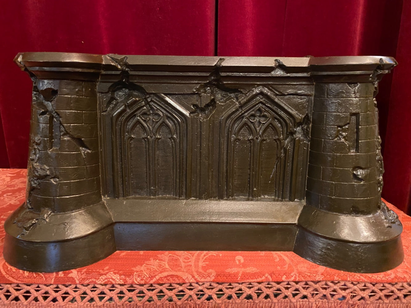 1 Gothic - style Stand