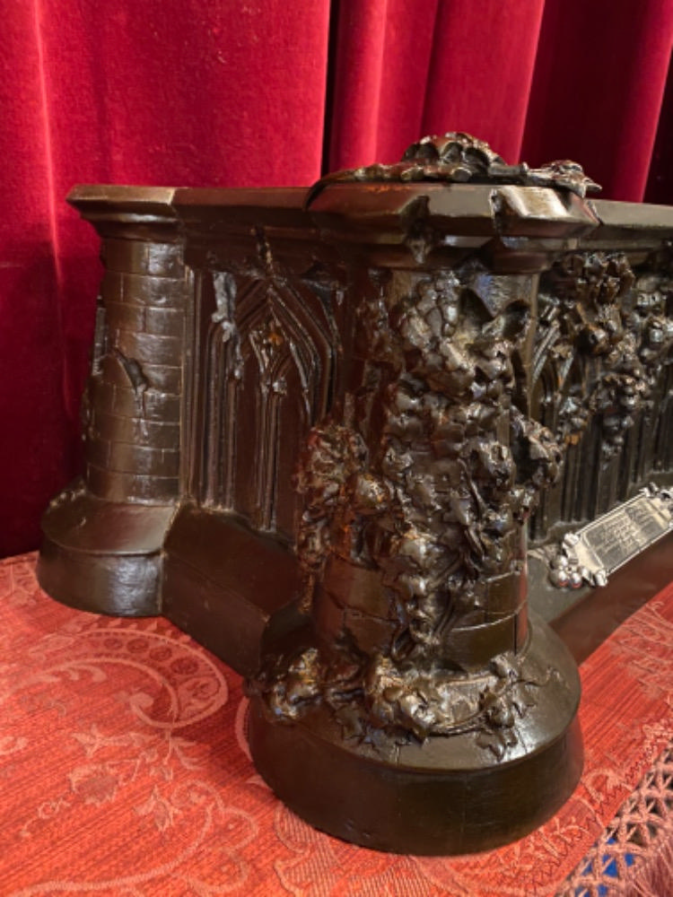 1 Gothic - style Stand