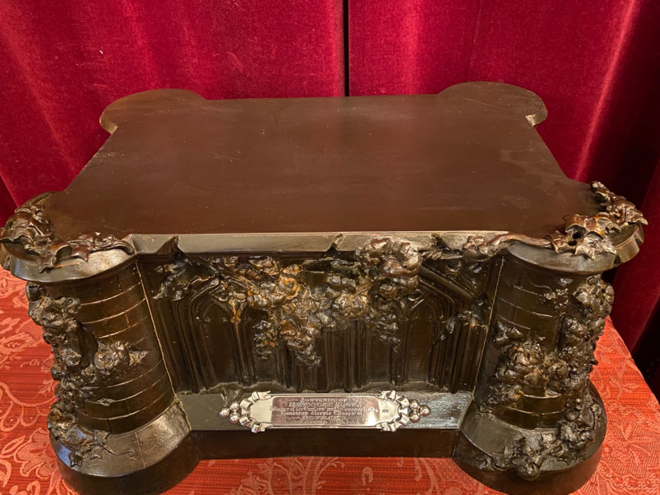 1 Gothic - style Stand