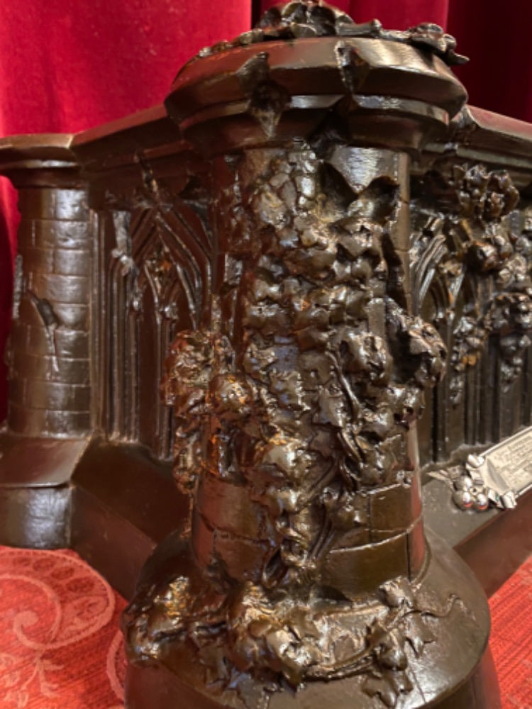 1 Gothic - style Stand