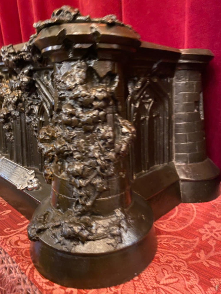 1 Gothic - style Stand