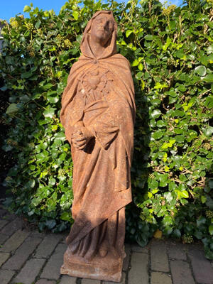 Statue: Mater Dolorosa Suitable For Outdoor Use style Gothic - style en Cast - Iron, France 19 th century