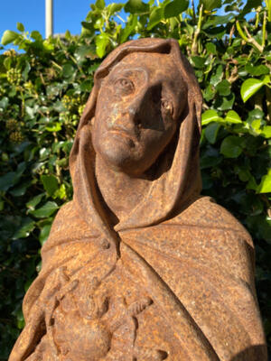 Statue: Mater Dolorosa Suitable For Outdoor Use style Gothic - style en Cast - Iron, France 19 th century