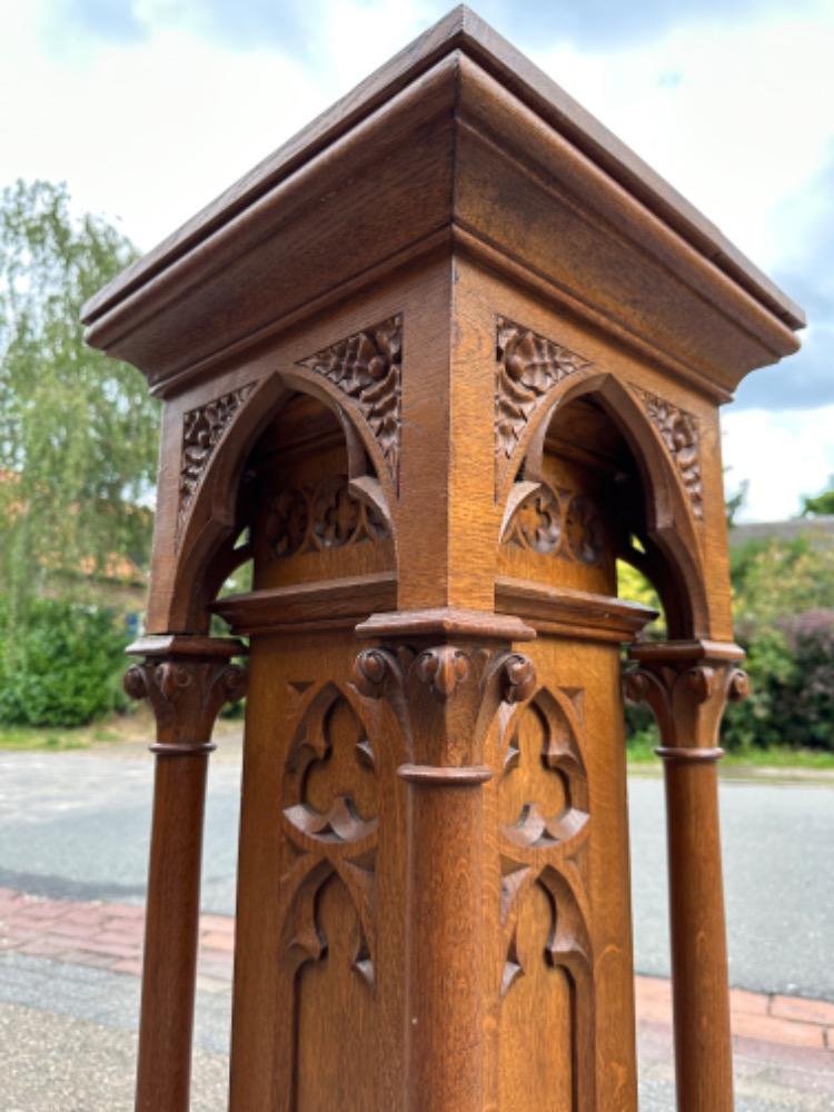 1 Gothic - Style Statue Stand