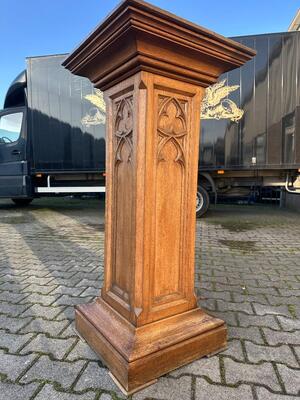 Statue Stand style Gothic - Style en Oak wood, Belgium  19 th century