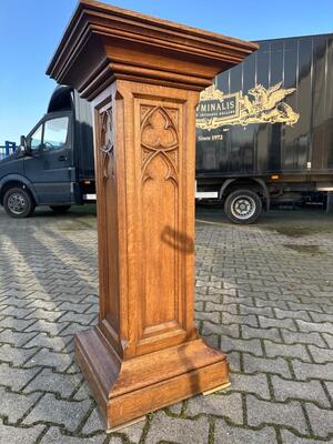 1 Gothic - Style Statue Stand