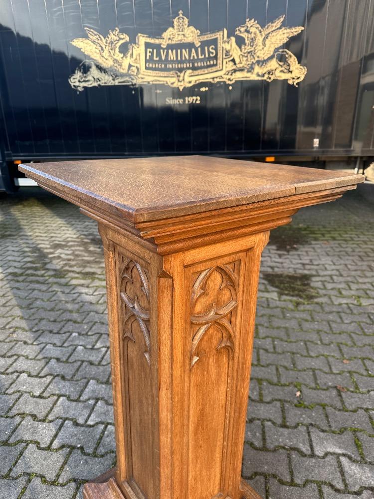 1 Gothic - Style Statue Stand