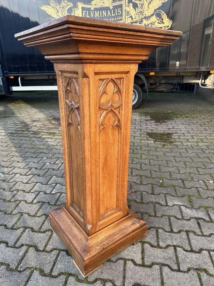 1 Gothic - Style Statue Stand