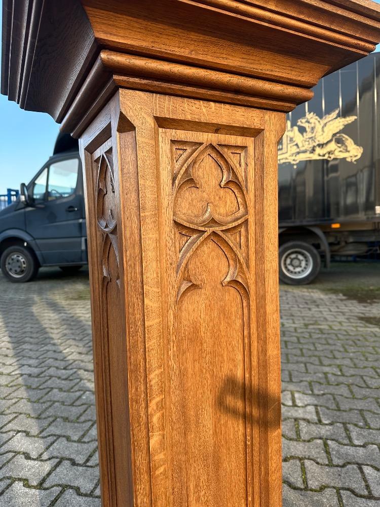 1 Gothic - Style Statue Stand