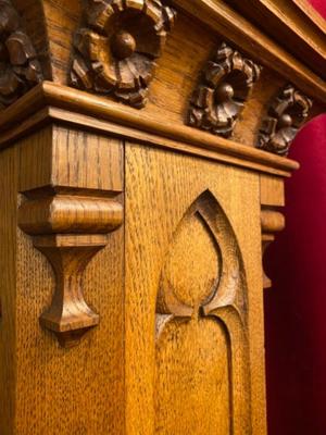 Statue Stand style Gothic - style en Oak wood, Belgium 19 th century ( Anno 1890 )