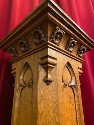 Statue Stand style Gothic - style en Oak wood, Belgium 19 th century ( Anno 1890 )