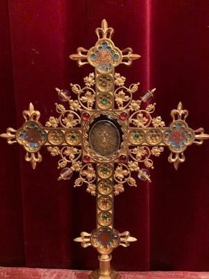 Stunning Reliquary And Relic Of The True Cross, Originally Sealed Relic 18 Th Century. Base - Relic St. Bartholomeus style Gothic - style en Bronze / Gilt / Gemstones / Enamelled Evangelists, Belgium 19 th century ( Anno 1870 )