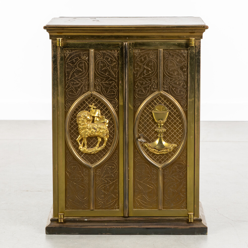 1 Gothic - Style Tabernacle Expected !