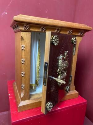 Tabernacle With Original Key style Gothic - Style en Oak Wood / Brass / Bronze / Fabrics , Dutch 19th century ( anno 1890 )