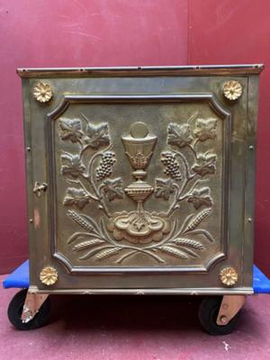 Tabernacle With Original Key style Gothic - style en Brass / Bronze, Belgium 19 th century ( Anno 1890 )