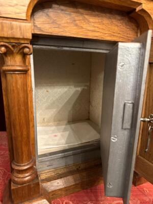 Tabernacle With Original Keys. 2 Doors ! style Gothic - Style en Oak wood / Steel Safe, Belgium  19 th century ( Anno 1885 )