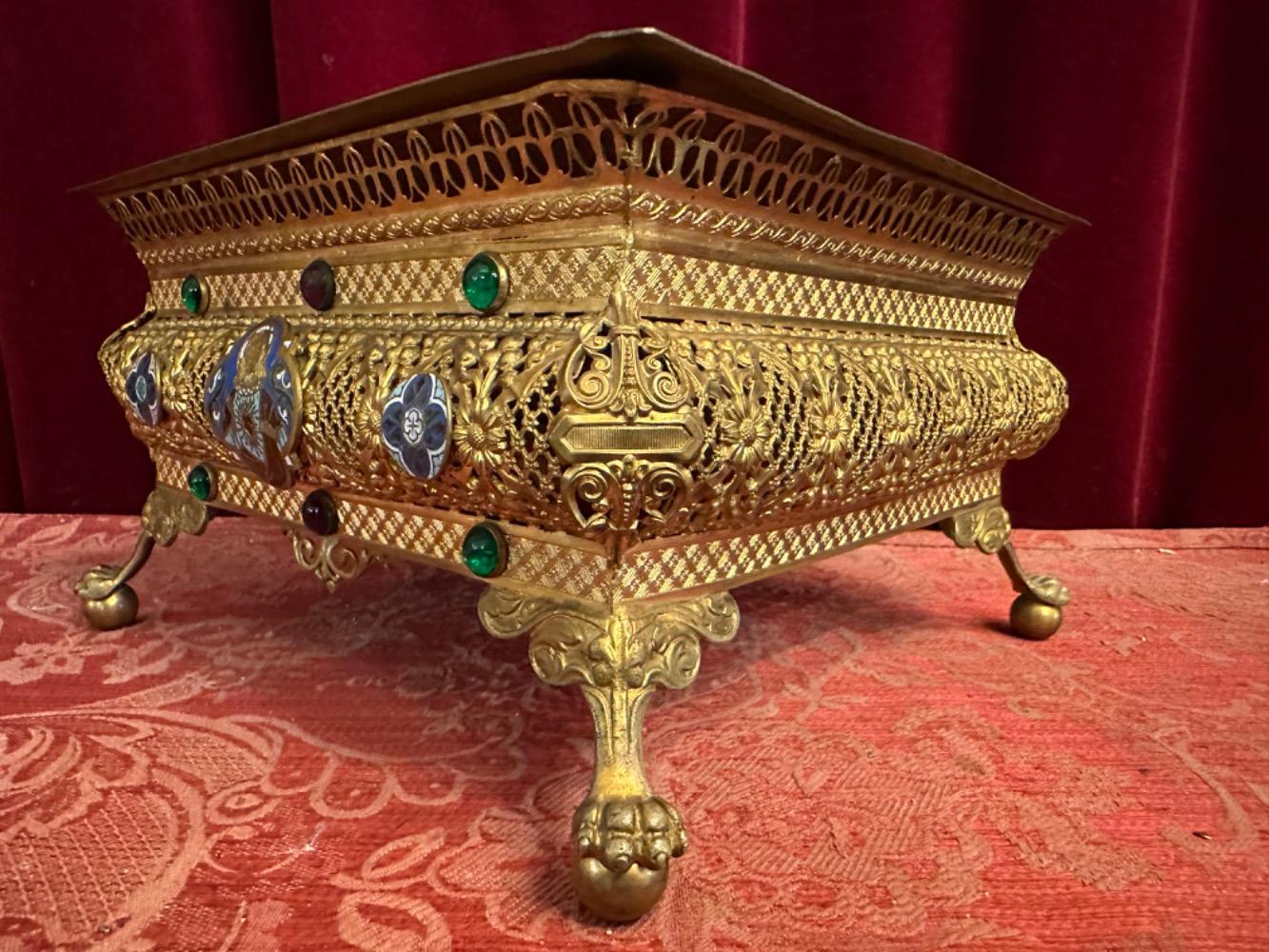 1 Gothic - Style Tabor