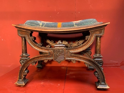 Tabouret style Gothic - style en Walnut wood , France 19th century