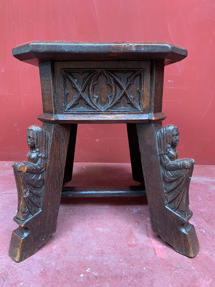 1 Gothic - Style Tabouret