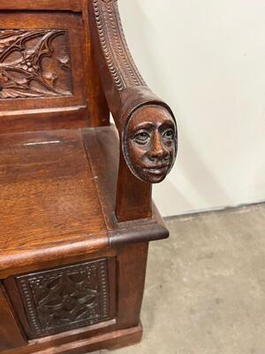 Throne -Bishop -Seat. Gothic -Style  style Gothic - Style en Oak wood, France 19 th century