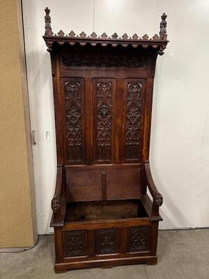 Throne -Bishop -Seat. Gothic -Style  style Gothic - Style en Oak wood, France 19 th century