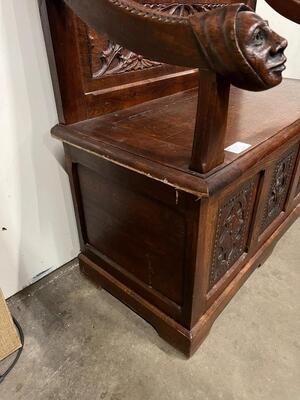 Throne -Bishop -Seat. Gothic -Style  style Gothic - Style en Oak wood, France 19 th century