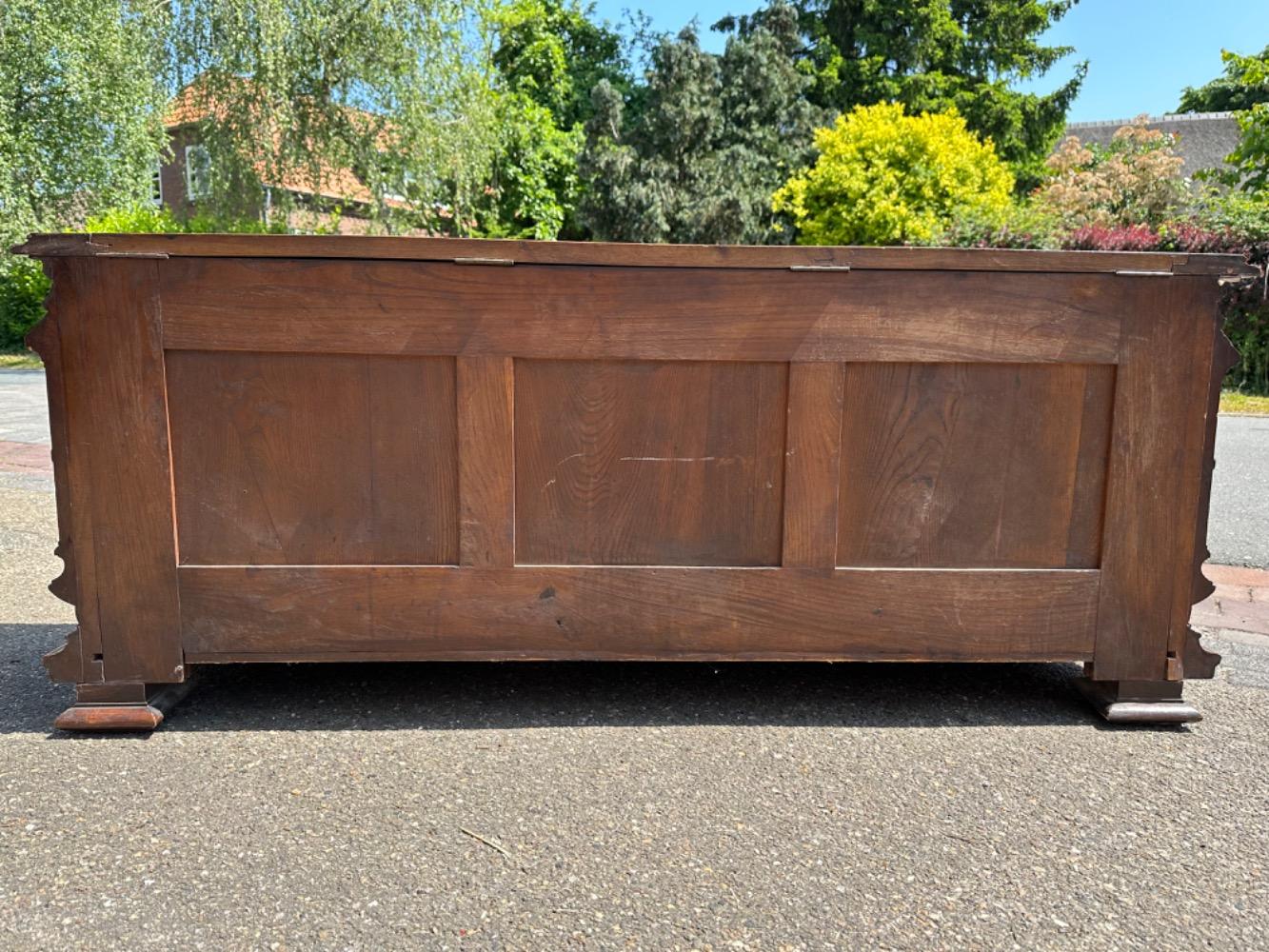 1 Gothic - Style Trunk