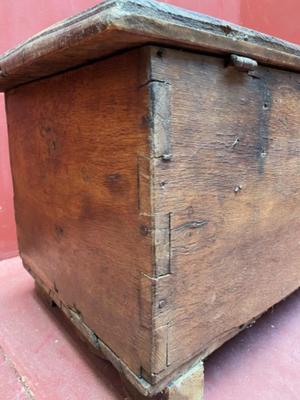 Trunk style Gothic - Style en Hand - Carved Wood Oak, Belgium 19 th century ( Anno 1840 )