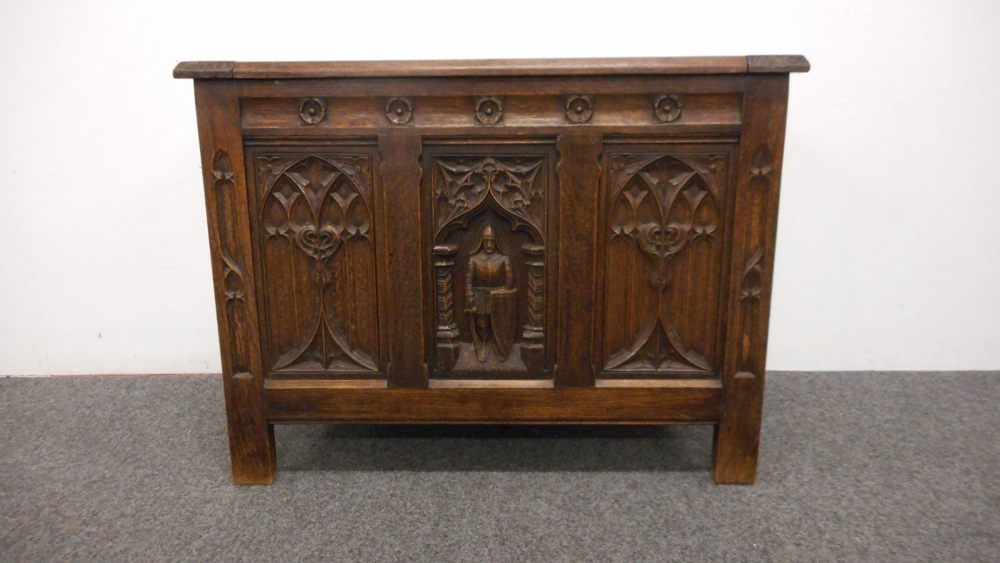 1 Gothic - style Trunk