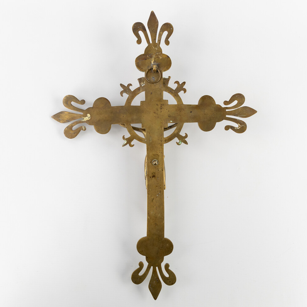 1 Gothic - Style Wall - Cross
