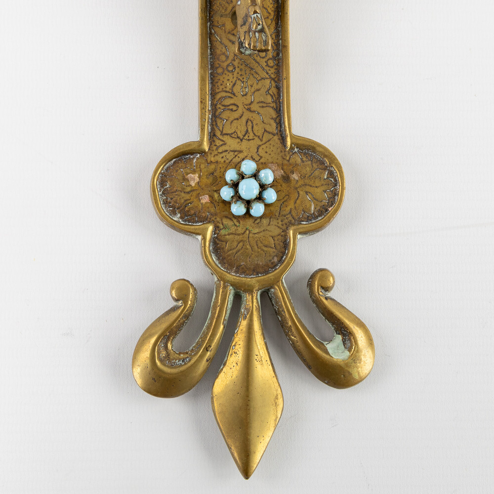 1 Gothic - Style Wall - Cross