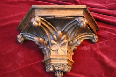 Wall Pedestal style Gothic - style en hand-carved wood Oak, Belgium 19th century ( anno 1850 )