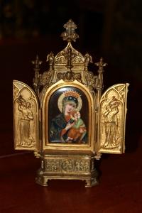 Tryptich With Painting Of St. Mary With Child On Porcelain style Gothic en Bronze , France