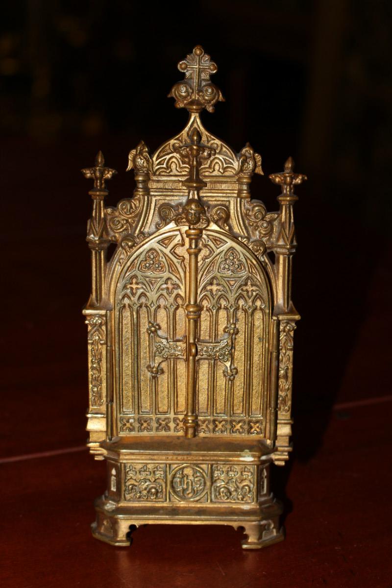 1 Gothic Tryptich With Painting Of St. Mary With Child On Porcelain
