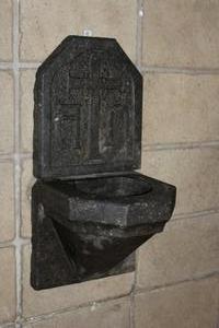 Holy Water Font en Hand - Cut Stone, Dutch 20th century (1940)