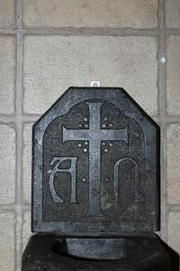 Holy Water Font en Hand - Cut Stone, Dutch 20th century (1940)