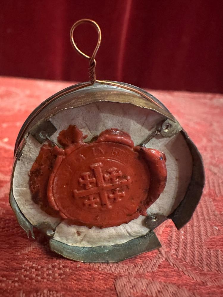 1  Important Multi Reliquary Relics:Ex Cryptha, Ex Sepulcre Bmv. Ex Sepulcre Dnjc. Ex Domo St. Joseph. Ex Habitu St. Franc Of Ass. St. Joannes Baptist