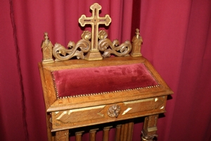 Kneeler en wood oak / Red Velvet., France 19th century