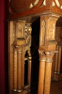 Kneeler en wood oak / Red Velvet., France 19th century